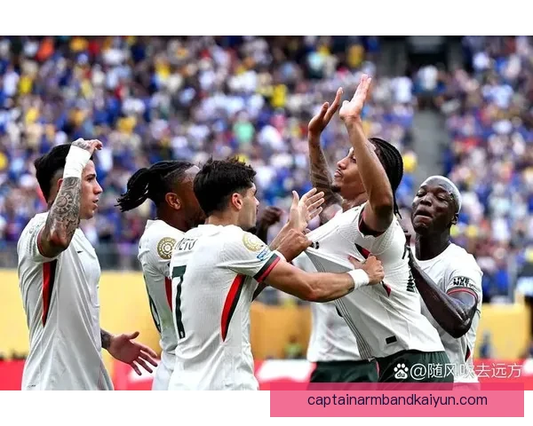 英超赛场事件持续引发关注，球员表现与球队竞争力备受瞩目。