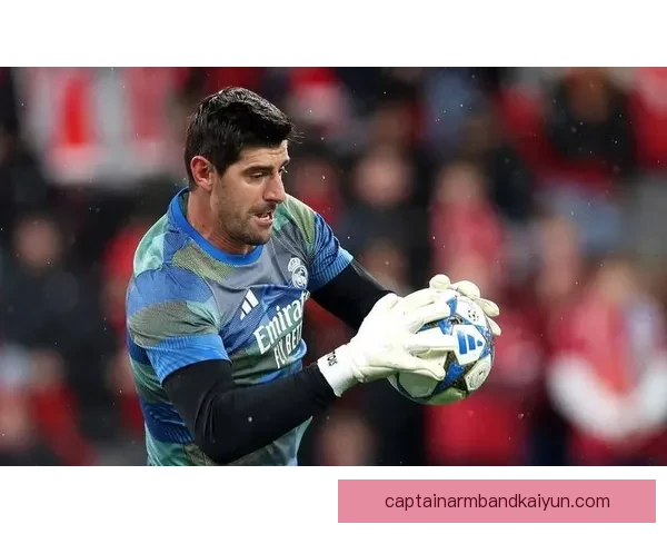 库尔图瓦世界门将排名持续提升，表现稳健备受关注